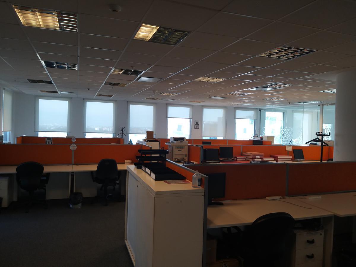 Oficina 580 m². 10 Cocheras. Amoblada y Equipada. Torre Intecons. 3
