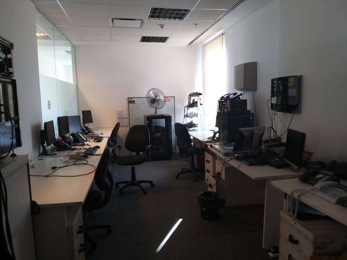 Oficina 580 m². 10 Cocheras. Amoblada y Equipada. Torre Intecons. 3