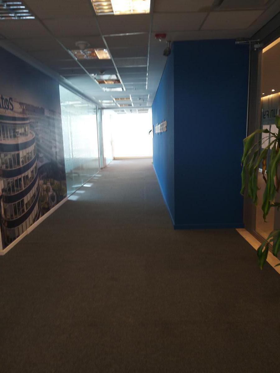 Oficina 580 m². 10 Cocheras. Amoblada y Equipada. Torre Intecons. 4
