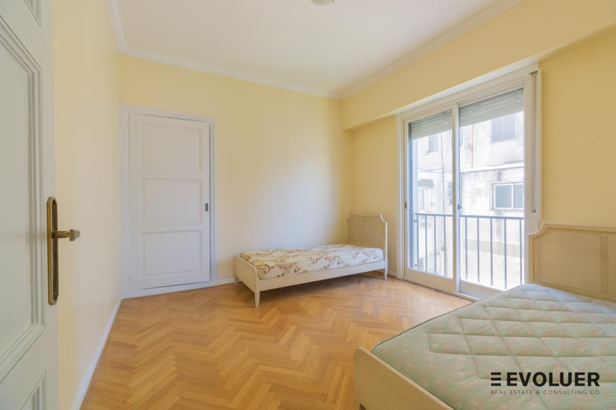 Venta Departamento 4 Dorm., Dependencias, Balcón 2 Cocheras y Vigilancia. Recoleta 5