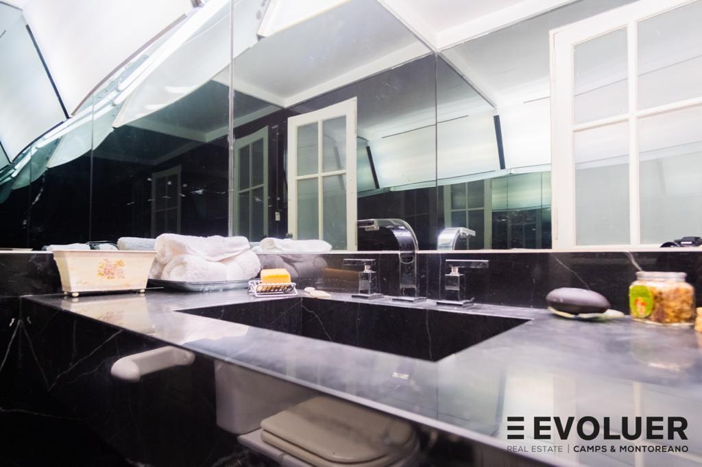Magnífica Casa de Estilo Ideal Oficinas o Desarrollo Inmobiliario en Barrio Norte 5