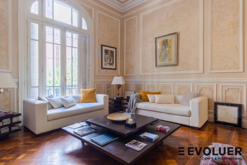 Magnífica Casa de Estilo Ideal Oficinas o Desarrollo Inmobiliario en Barrio Norte 2