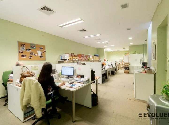 Edificio con 20 oficinas y áreas comunes en Recoleta. 4