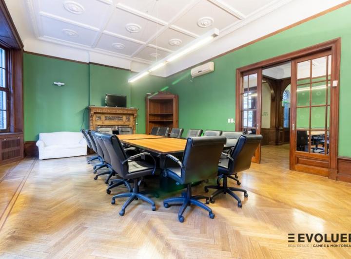 Edificio con 20 oficinas y áreas comunes en Recoleta. 2
