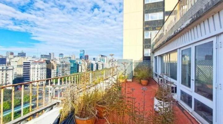Alquiler Oficina duplex con terraza, despachos y sala de reuniones. 1
