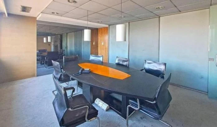 Alquiler Oficina duplex con terraza, despachos y sala de reuniones. 5
