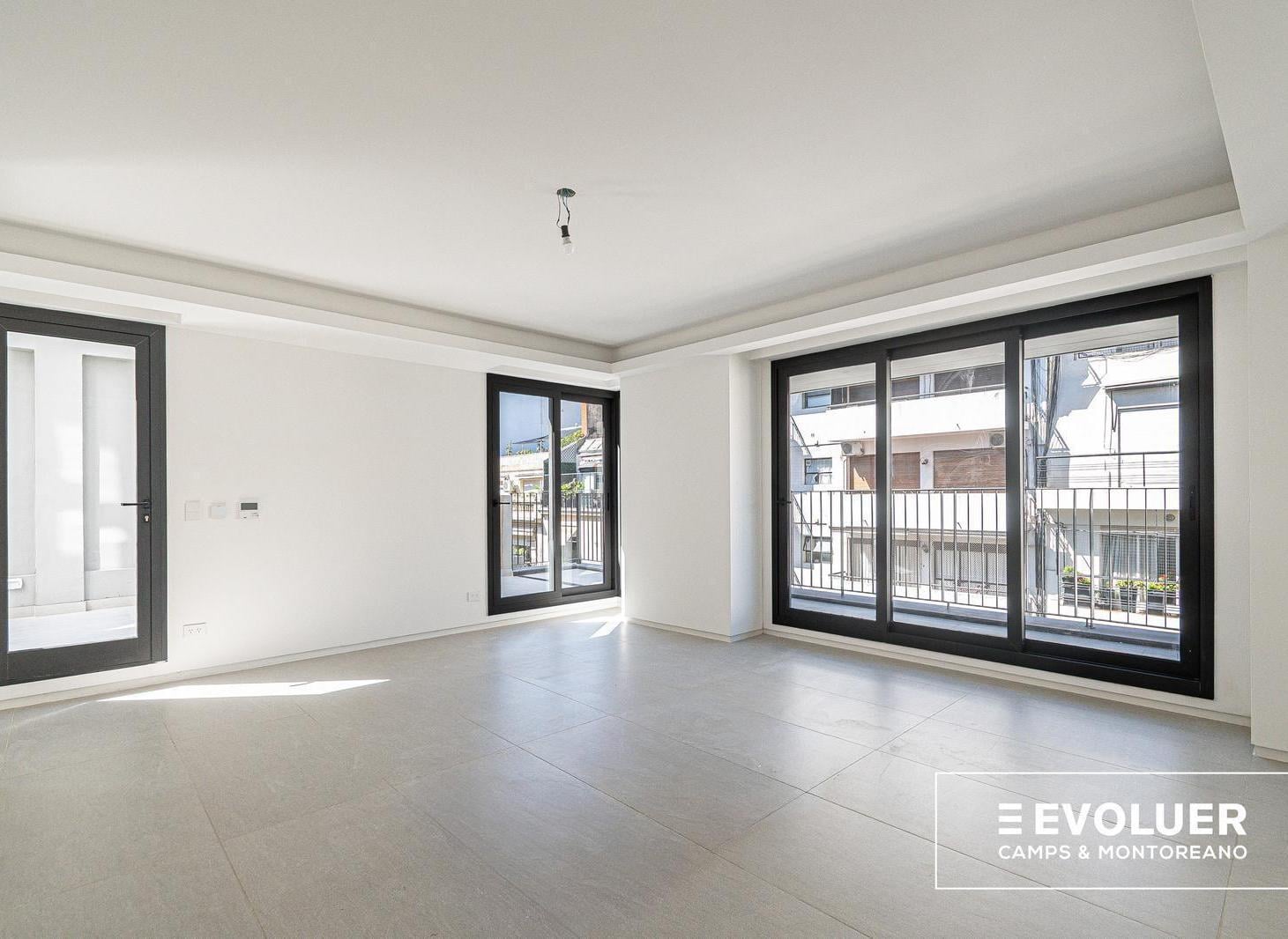 Venta departamento de 3 ambientes con terraza. Quintana 281.