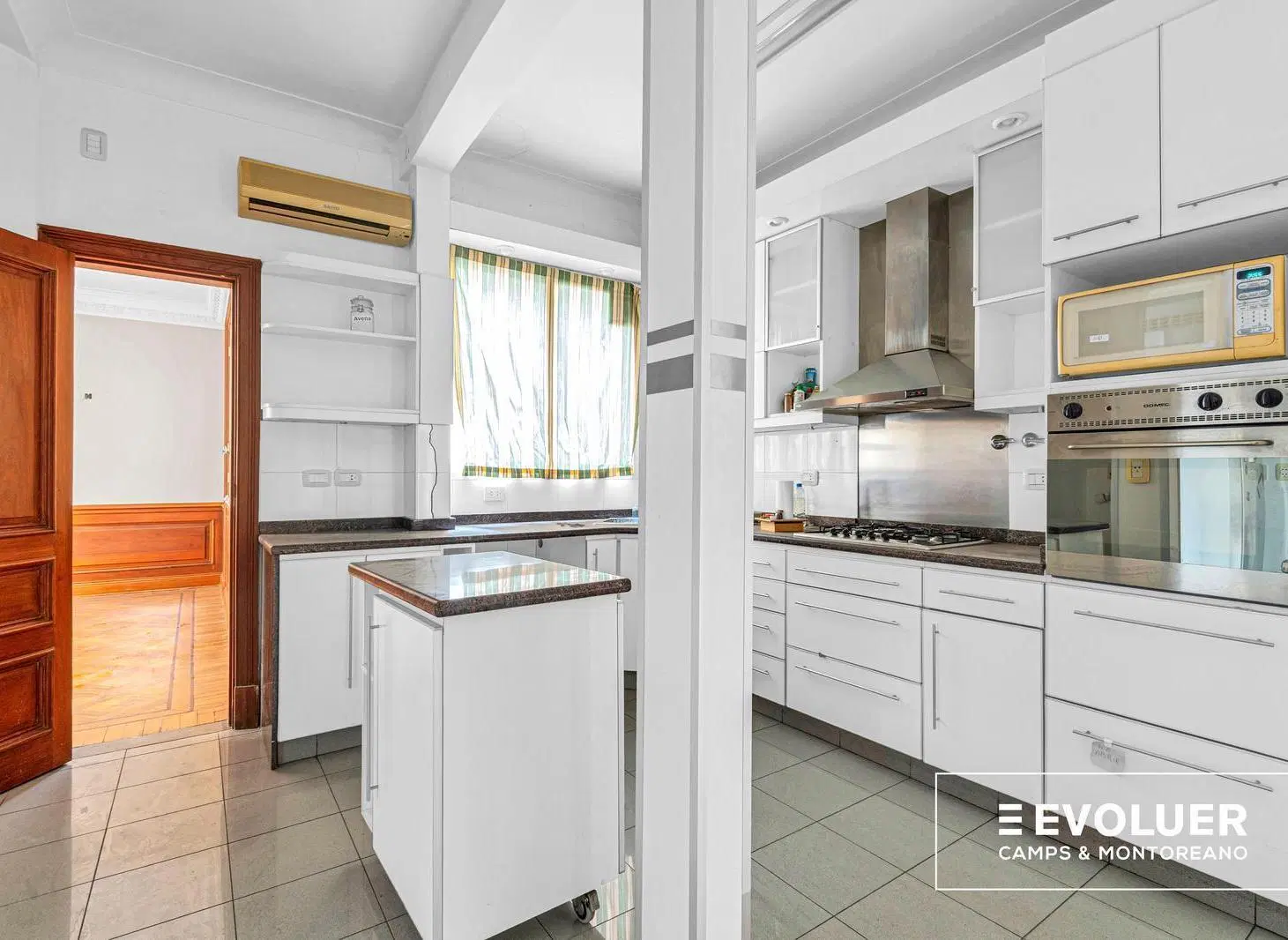 Venta Departamento 4 ambientes con cochera. Recoleta. 3
