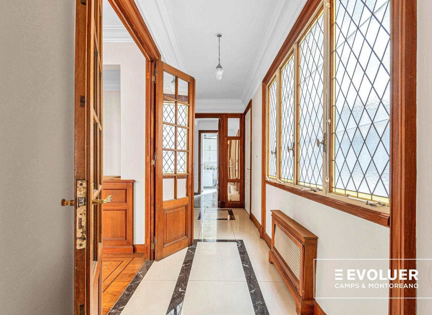 Venta Departamento 4 ambientes con cochera. Recoleta.