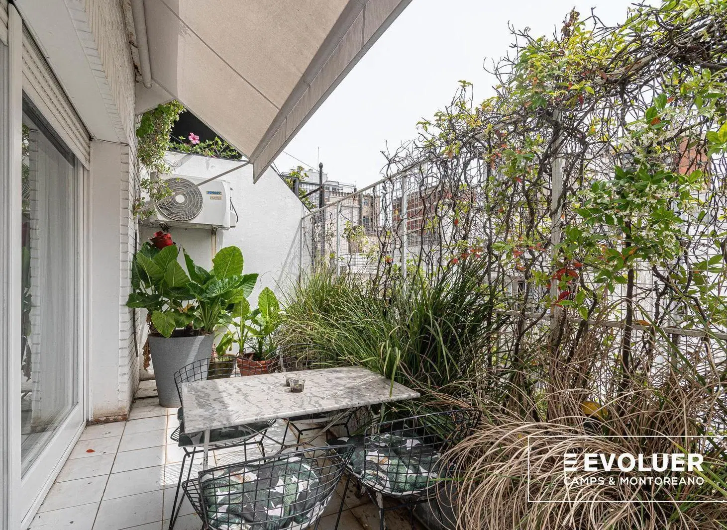 Venta Departamento dúplex 4 ambientes con terraza, cochera y baulera. Retiro. 5