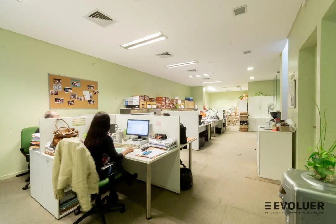Venta Edificio con 20 oficinas y áreas comunes en Recoleta. 1