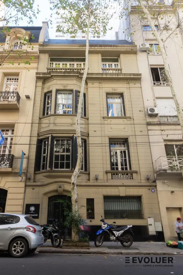 Venta Edificio con 20 oficinas y áreas comunes en Recoleta. 4