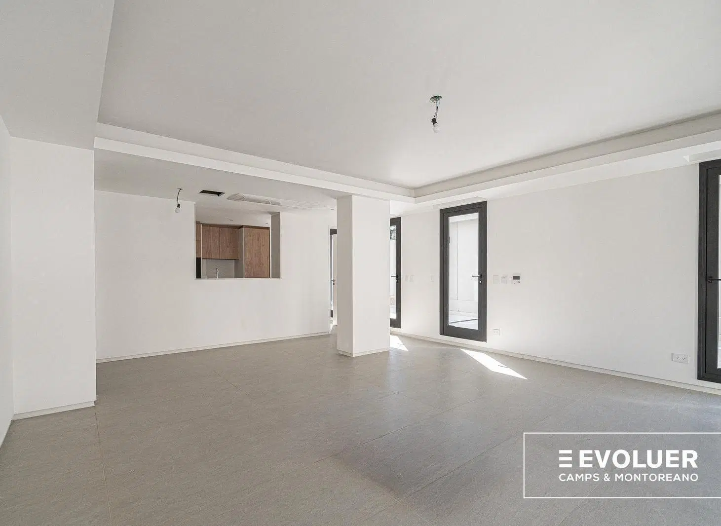 Alquiler departamento de 3 ambientes con terraza. Quintana 281. 4
