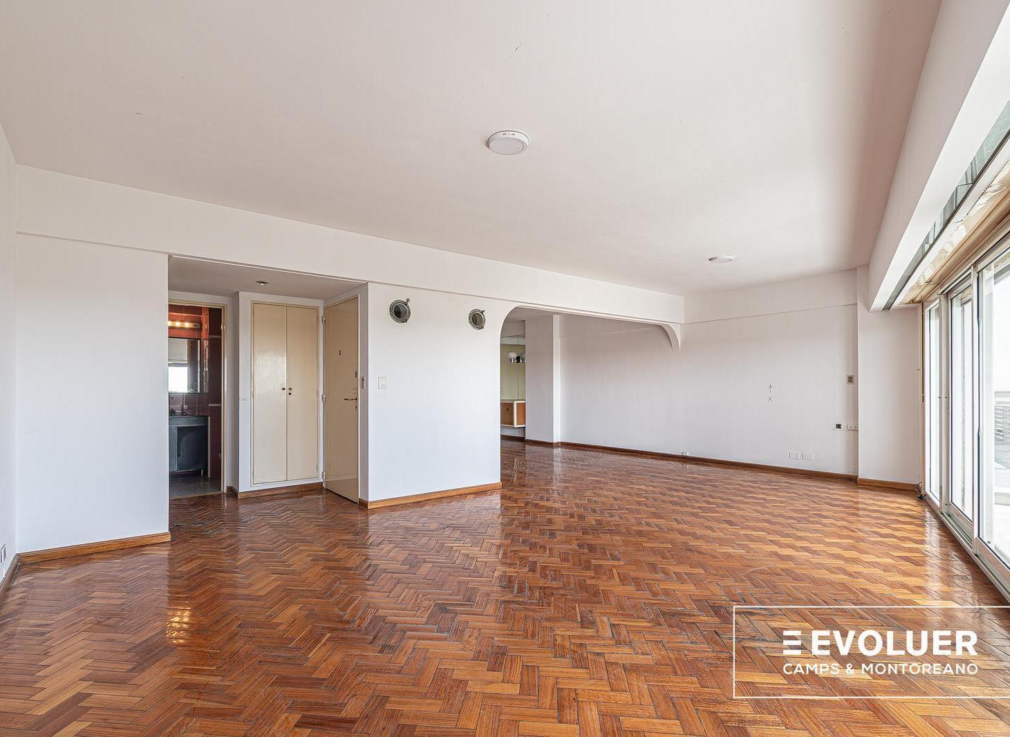 Foto de Venta Departamento 5 ambientes para refaccionar. Cochera y, imagen 4