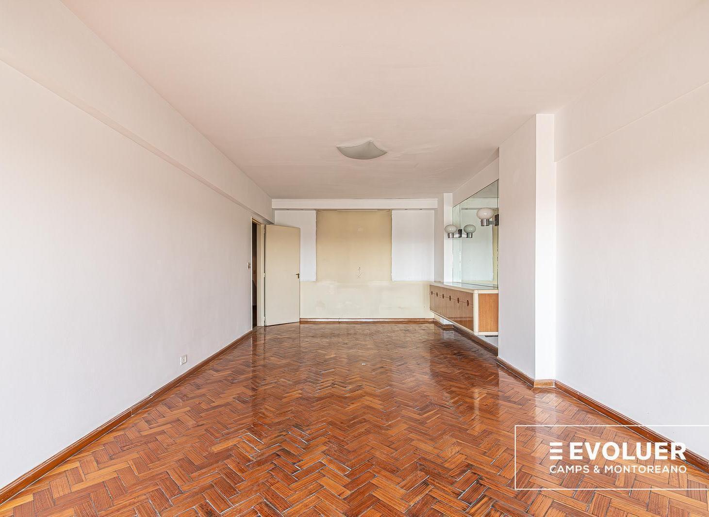Foto de Venta Departamento 5 ambientes para refaccionar. Cochera y, imagen 2