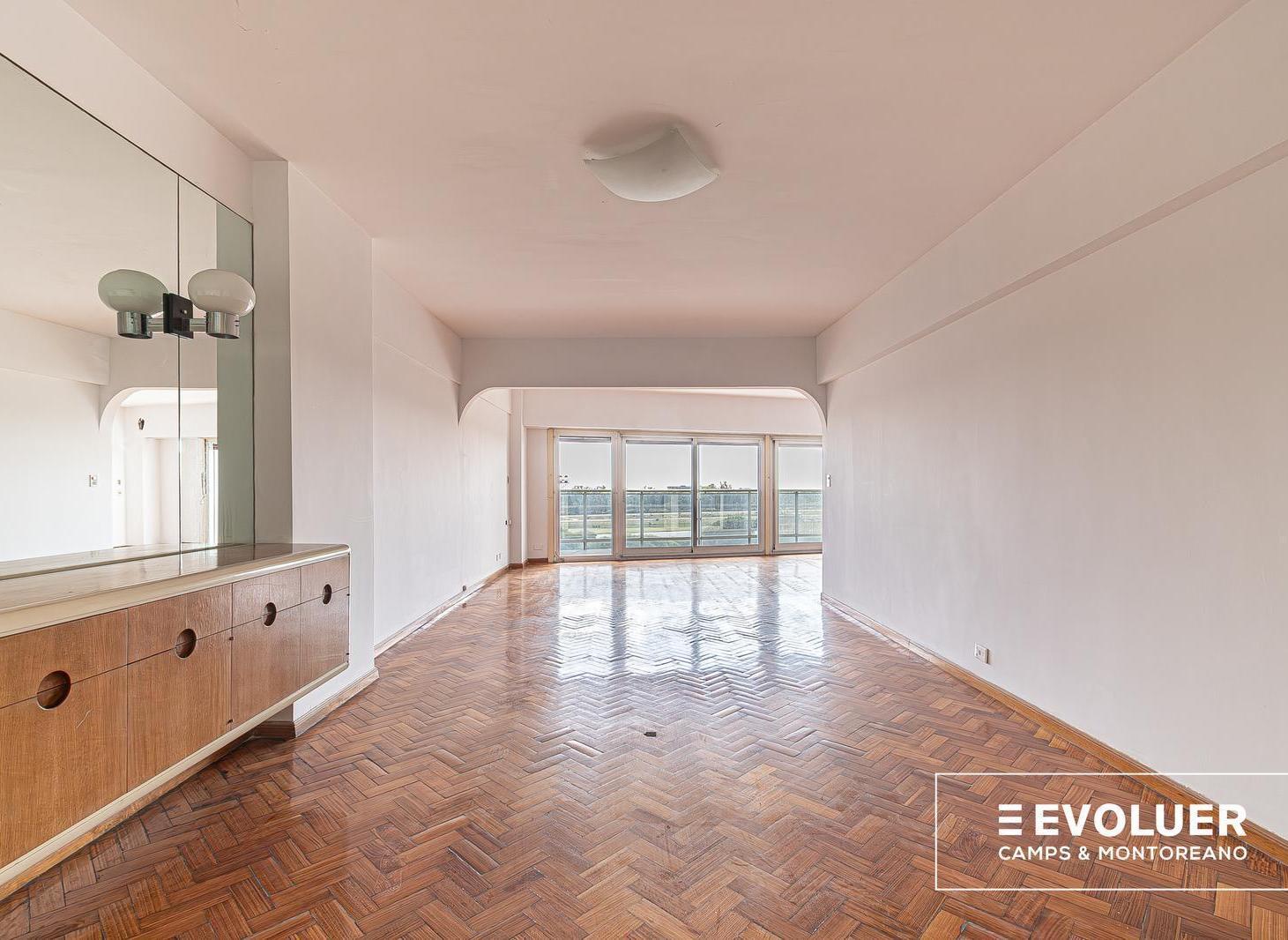 Foto de Venta Departamento 5 ambientes para refaccionar. Cochera y, imagen 3