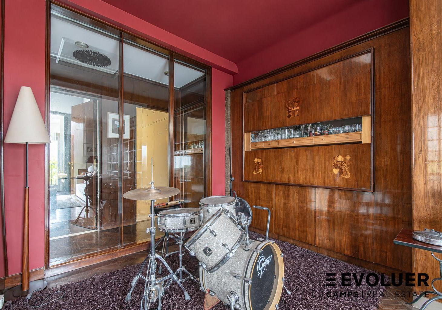 Foto de Venta Departamento de 4 dormitorios 2 baños y cochera en Palermo Nuevo, imagen 2