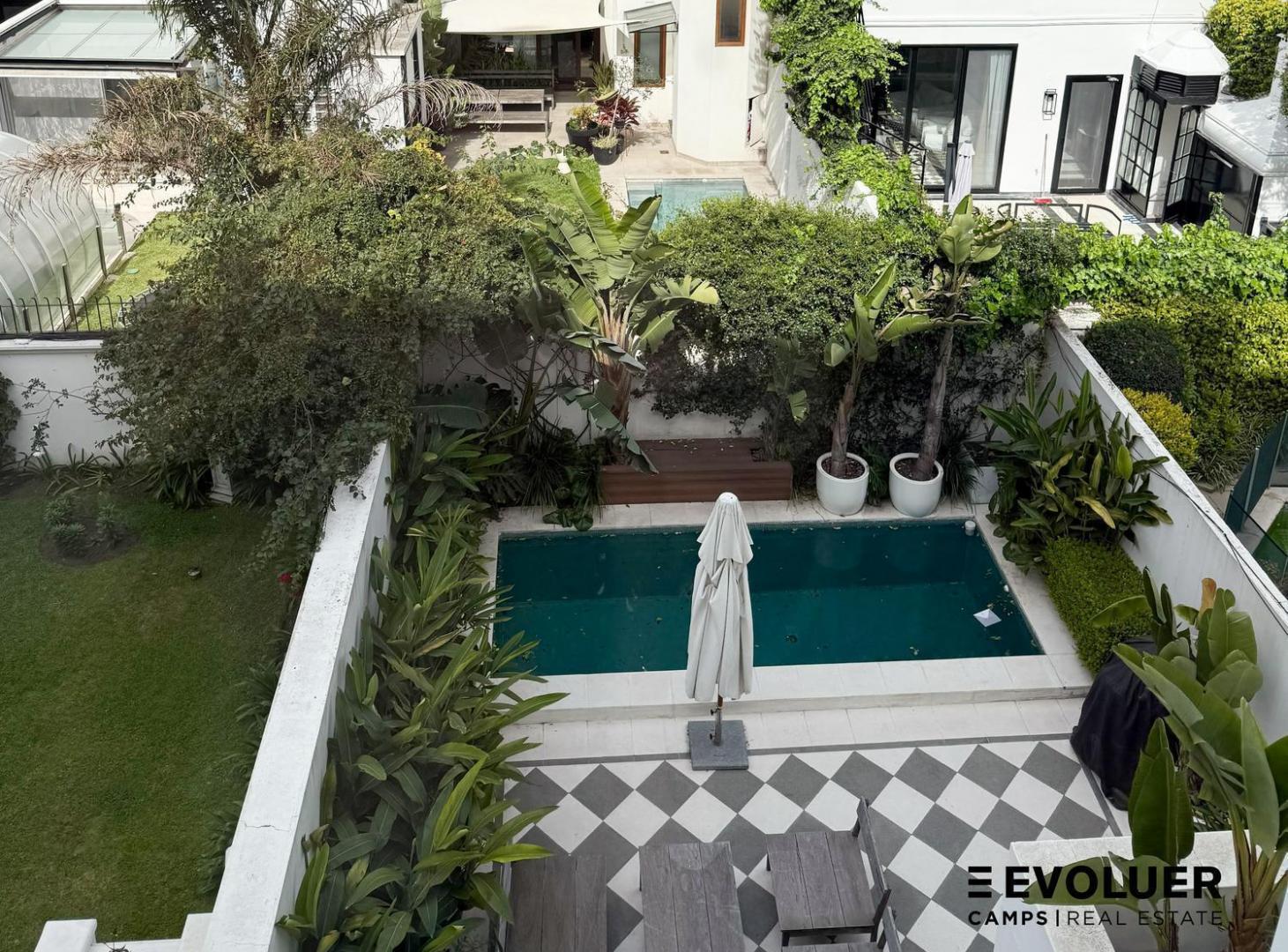 Foto de Alquiler casa en Barrio Parque. 3 plantas, patio con pileta, imagen 3