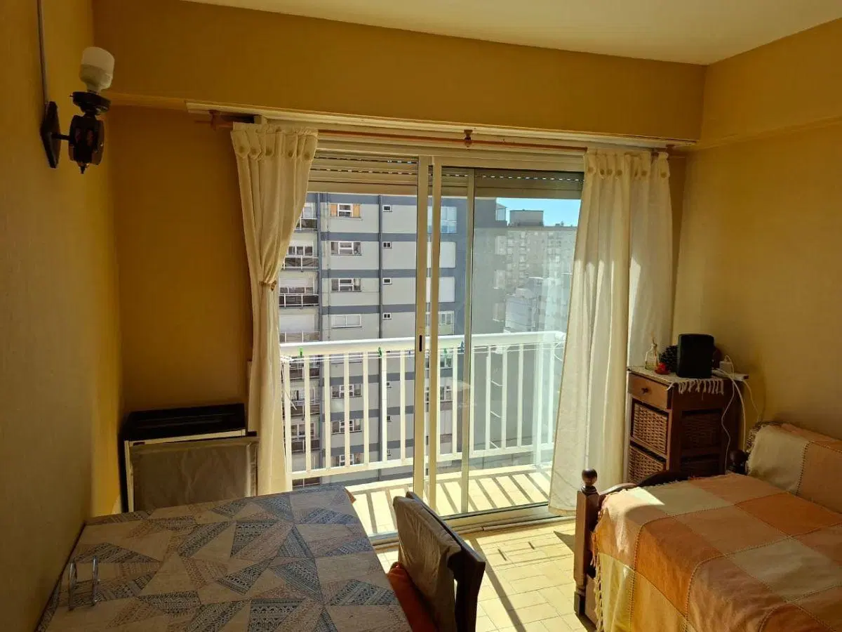 DEPARTAMENTO DE 2 AMBIENTES PISO ALTO CON BALCÓN VISTA AL MAR 4