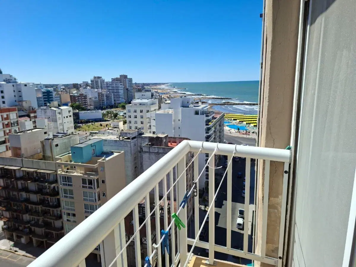 DEPARTAMENTO DE 2 AMBIENTES PISO ALTO CON BALCÓN VISTA AL MAR 3