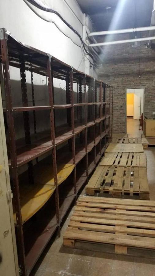 Excelente local 205m2, con sótano con montecarga. Oficinas.- Microcentro