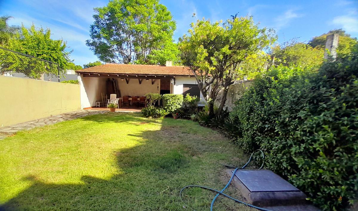 FLORIDA MITRE -EXCELENTE CHALET EN DOS PLANTAS CON JARDÍN Y COCHERA!