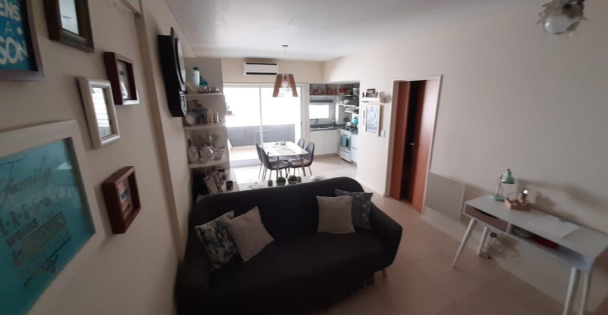 Excelente Departamento dos ambientes nuevo con balcón, opción cocheras. Impecable!