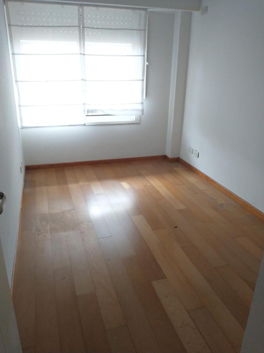Excelente departamento 4 ambientes en edificio nuevo, cochera. -Impecable. Almagro.