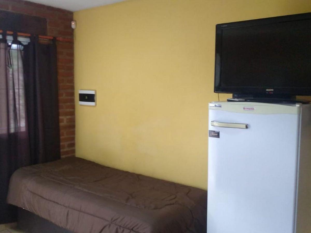 Fdo. de Comercio con Inmueble Incluído! Complejo de 6 Cabañas con Estacionamiento a 200 m del Río! 2