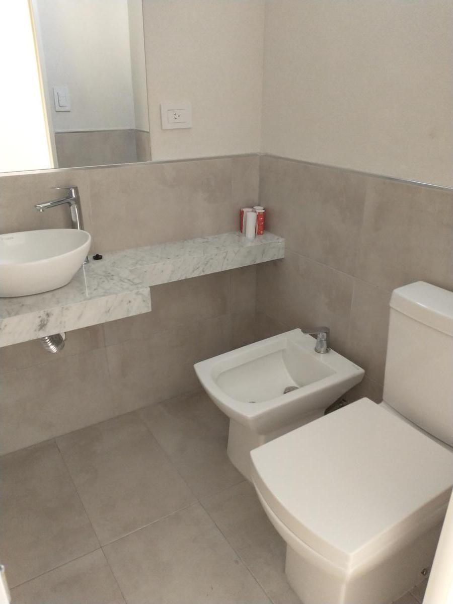 Foto de Departamento 2 ambientes categoría cochera cubierta. Excelente, imagen 5
