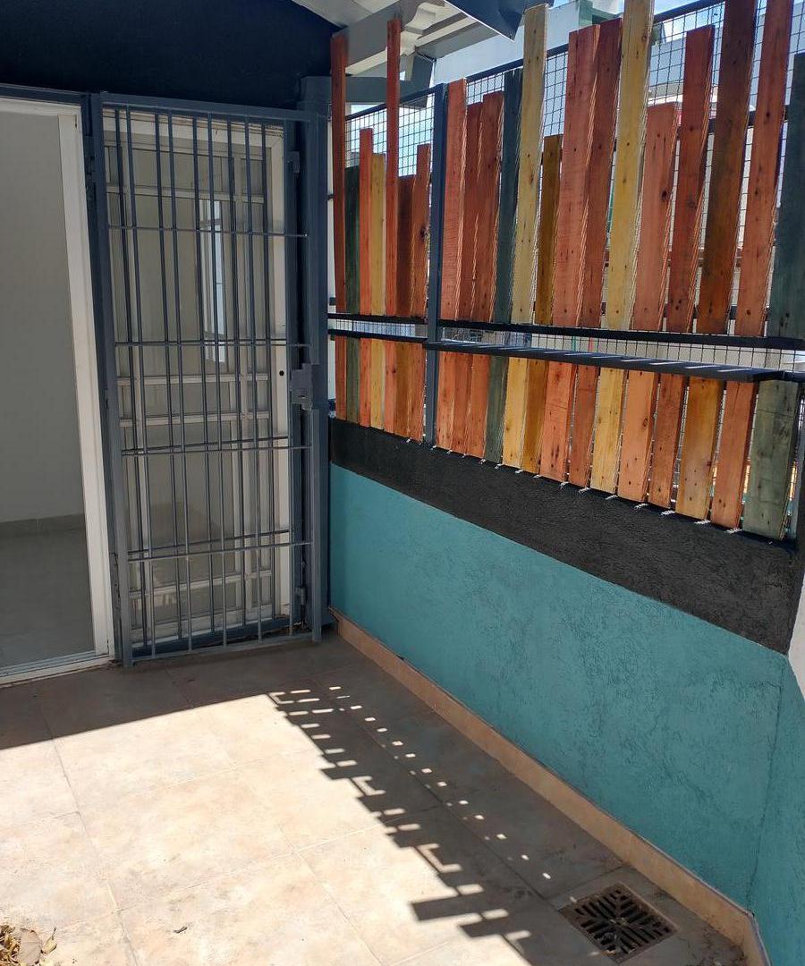 Excelente PH 2 ambientes con entrada independiente reciclado a nuevo, patio. Exc ubicación.