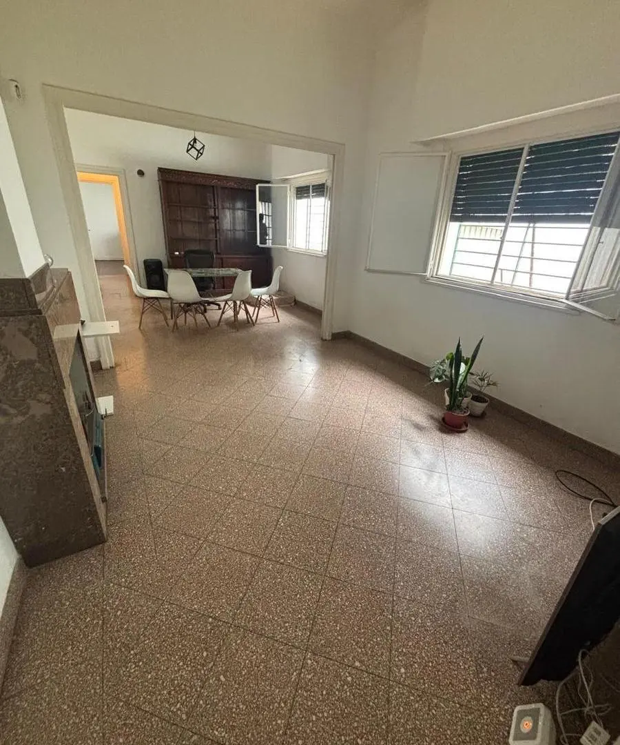Chalet excelente ubicación, 3 dormitorios, jardín, quincho - Martinez 2