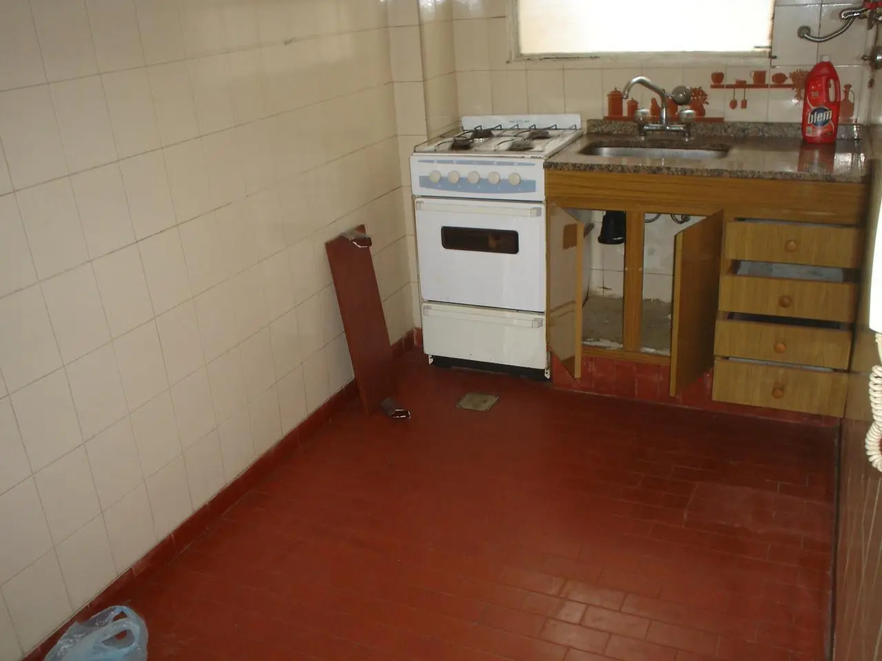 Departamento 1 ambiente cómodo. Cocina separada. Olivos. 2
