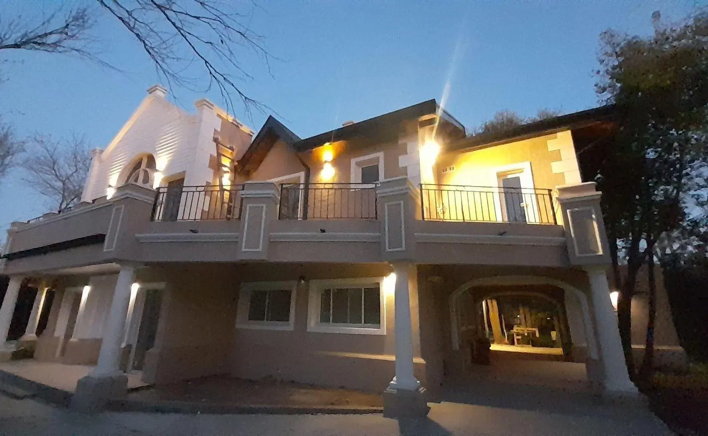 Imponente Chalet de 9 amb sobre Lote de 2.000 m2! 1