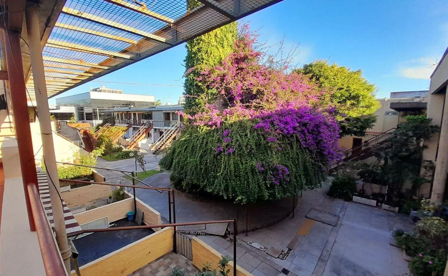 Munro Este - Luminoso Monoambiente con Cochera en Complejo con jardines! 3