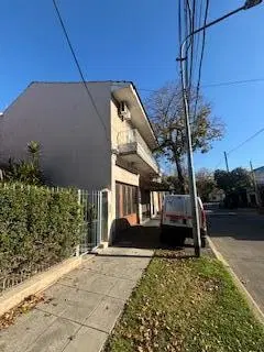 Local galpón y vivienda u oficinas. Olivos. 3