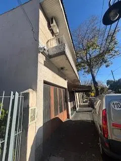 Local galpón y vivienda u oficinas. Olivos. 1