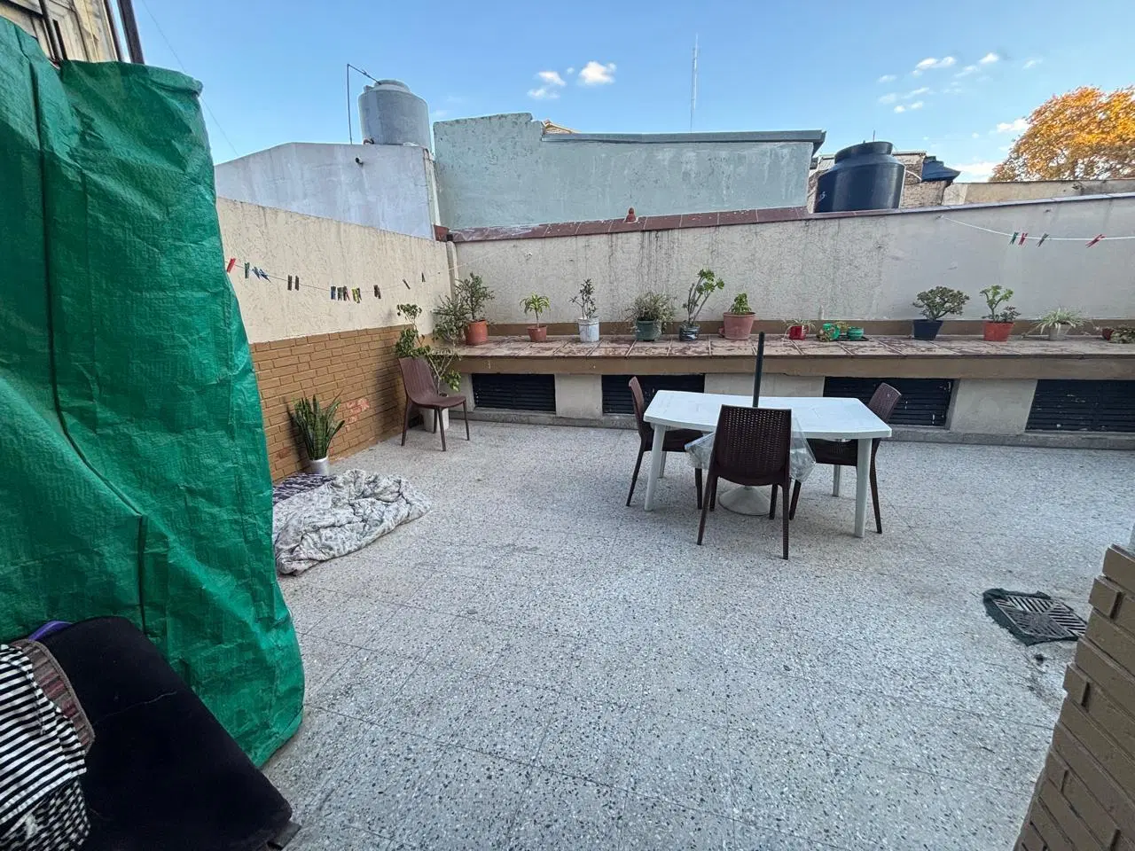 Departamento 3 ambientes con dos patios. Flores. 5