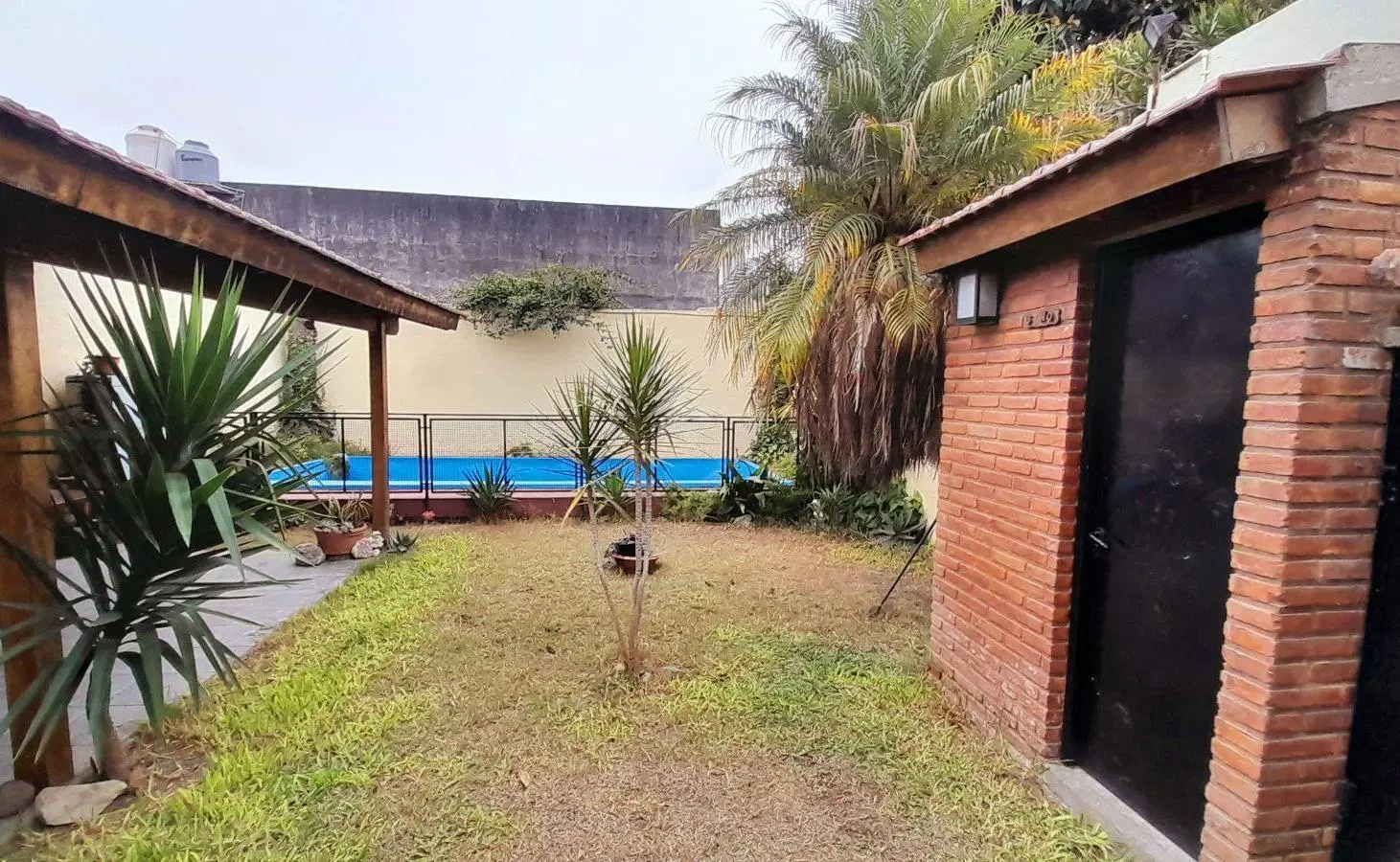 Florida - Vivienda con Local - Todo en P. Baja -3 amb con Jardín y Garaje Local al frente ! 4