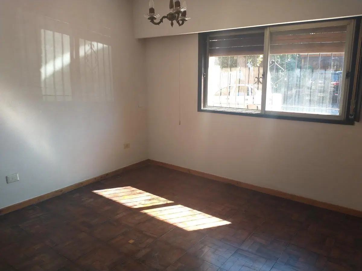 PH 3 ambientes con patio, cochera. 4