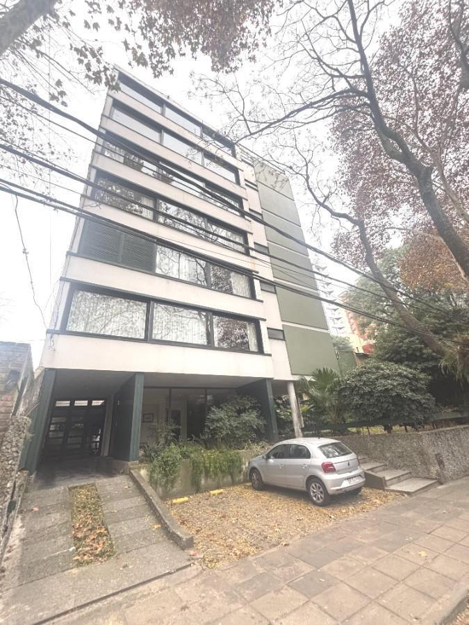 Departamento 4 ambientes. cochera. Olivos.