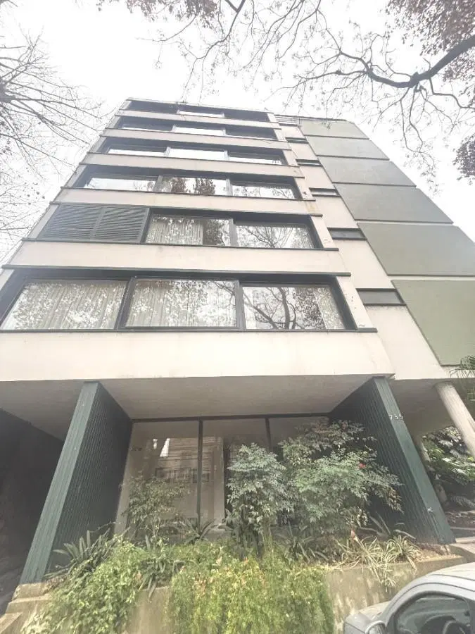 Departamento 4 ambientes. cochera. Olivos. 5