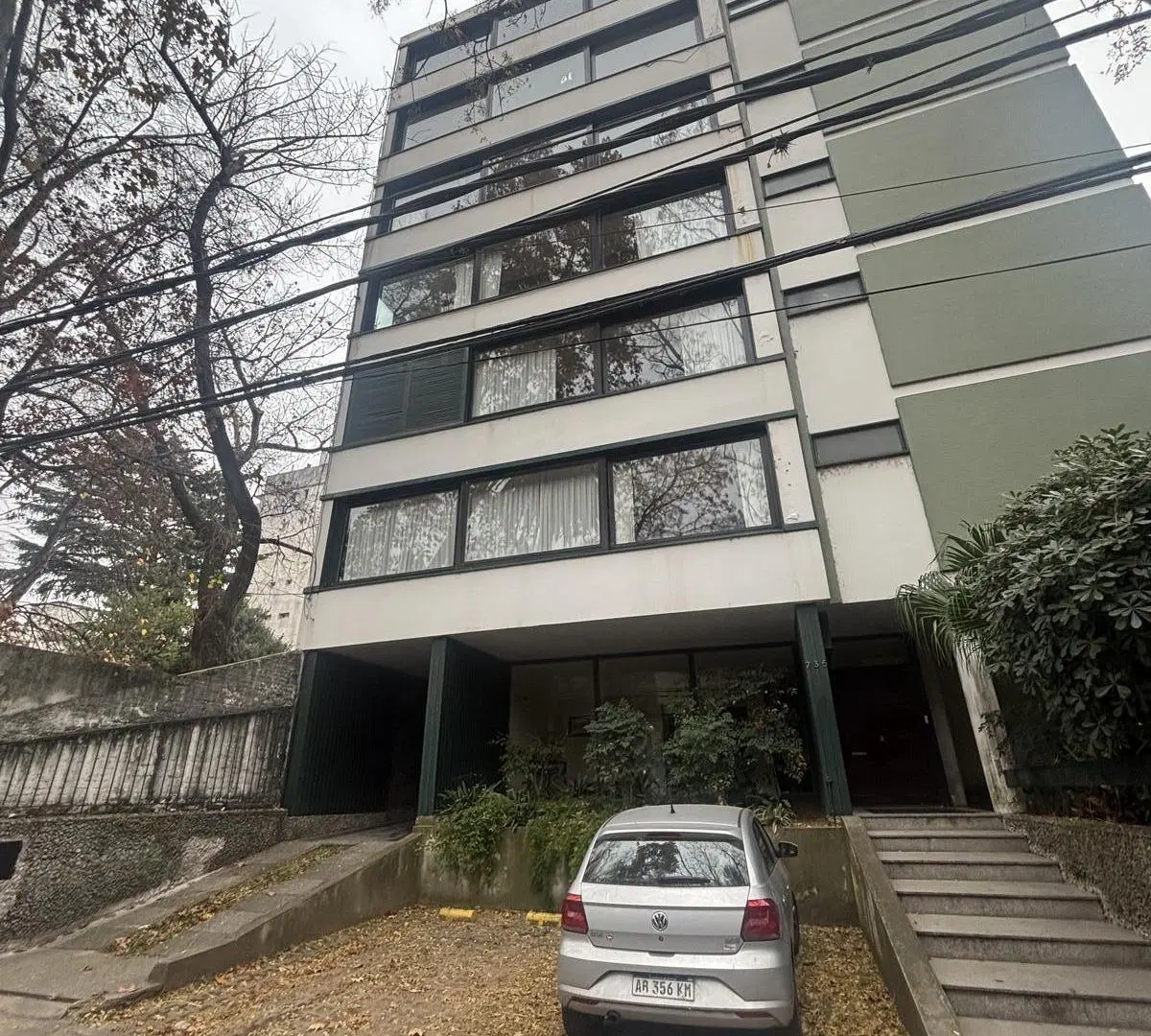 Departamento 4 ambientes. cochera. Olivos. 2
