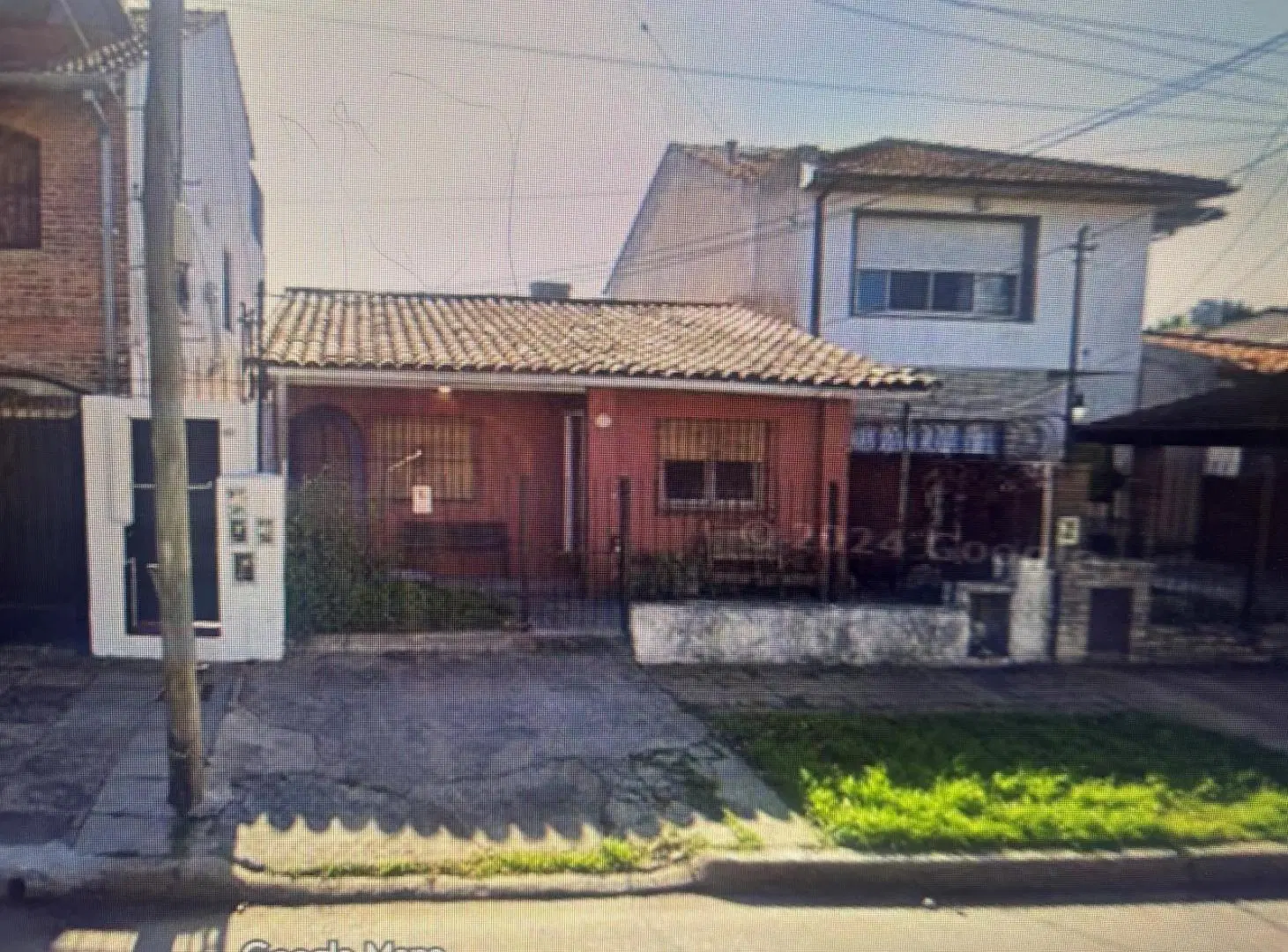Casa 3 ambientes gran jardín. Martínez. 1
