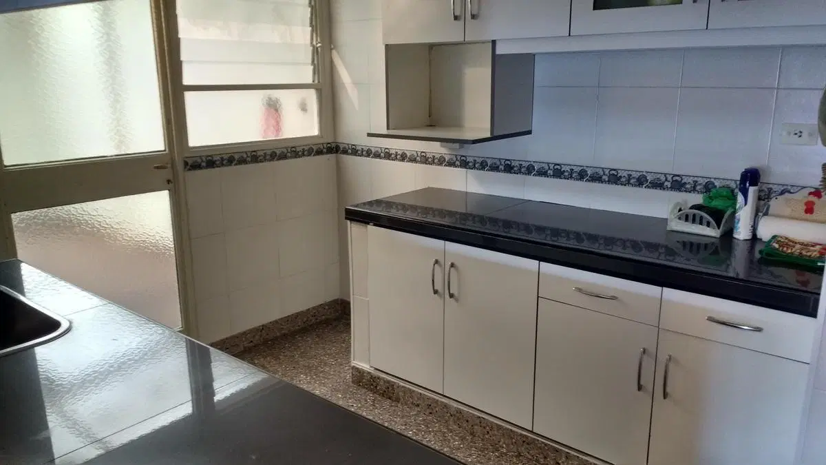Departamento 4 ambientes, patio, balcón, cochera cubierta - Olivos 4
