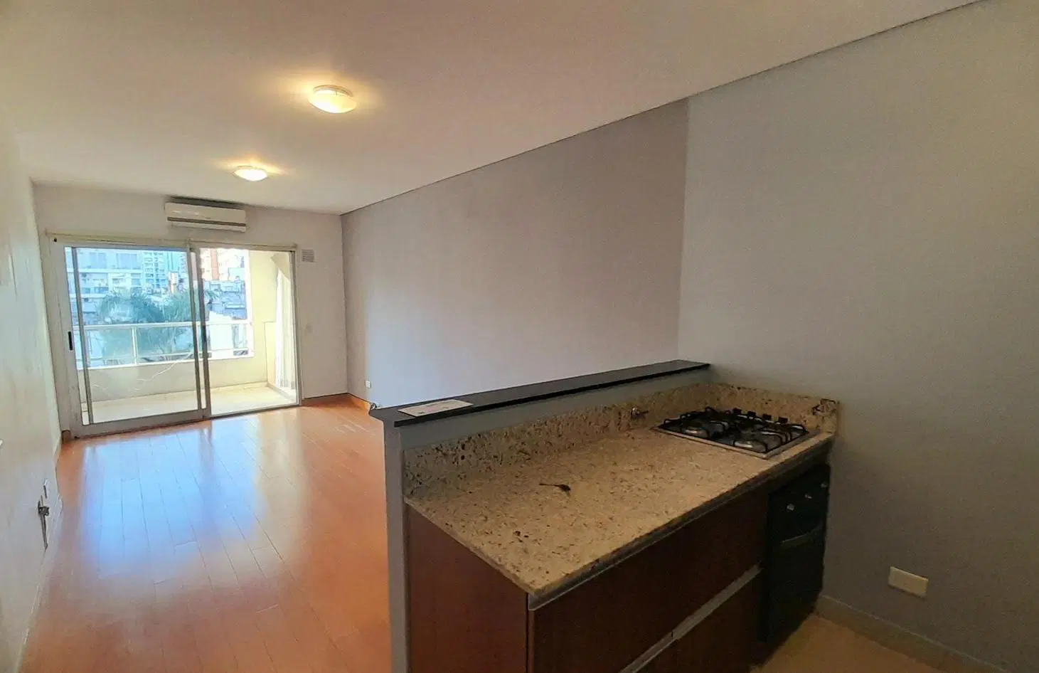 IMPECABLE DEPARTAMENTO DE 2 AMB CON BAÑO, TOILETTE, BALCÓN Y COCHERA!! 4
