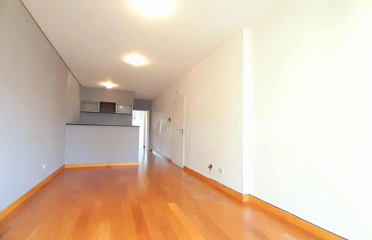 IMPECABLE DEPARTAMENTO DE 2 AMB CON BAÑO, TOILETTE, BALCÓN Y COCHERA!! 3