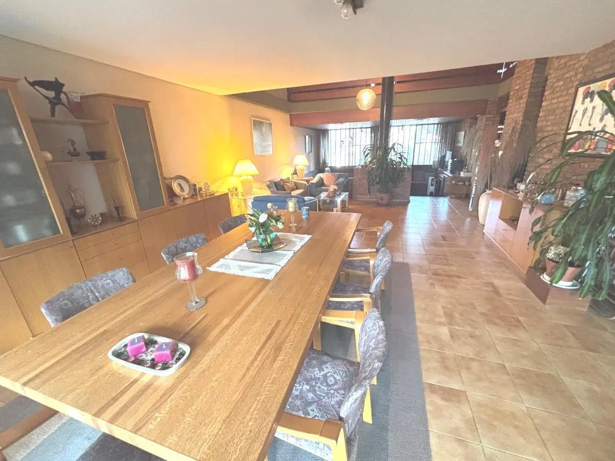 Chalet 4 ambientes gran parque. Olivos. 3