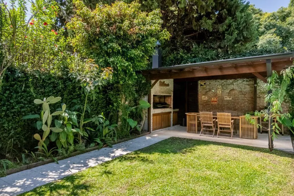 Chalet en 1 planta, jardín con piscina. Excelente zona. Martínez. 4