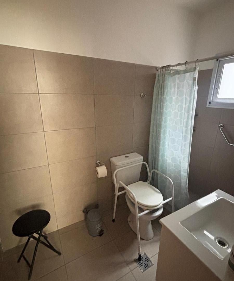 Foto de Casa nueva con local. Impecable. Olivos., imagen 4